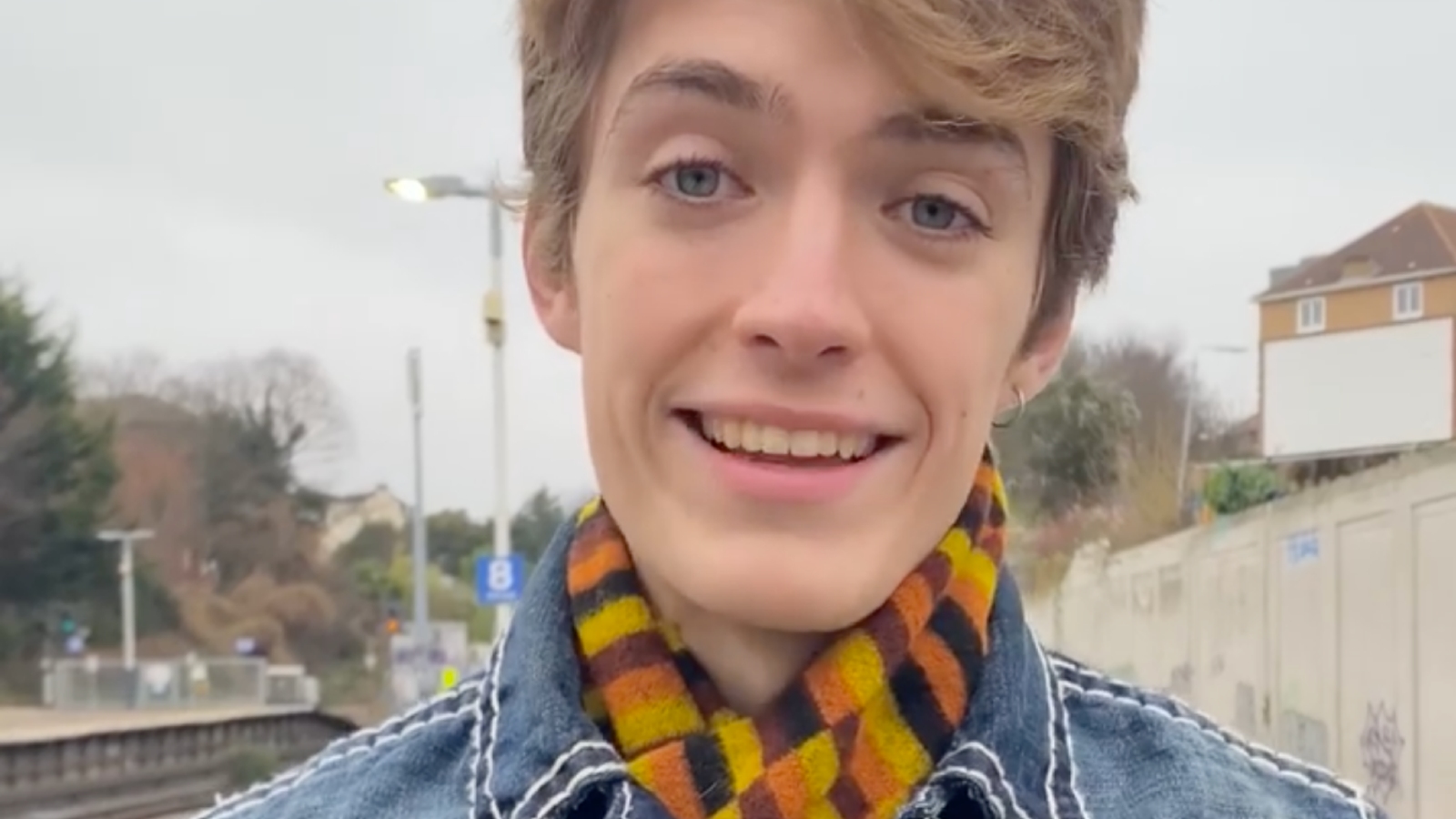 TikTok Viral Train Spotter Francis Bourgeois sta ottenendo la sua 7