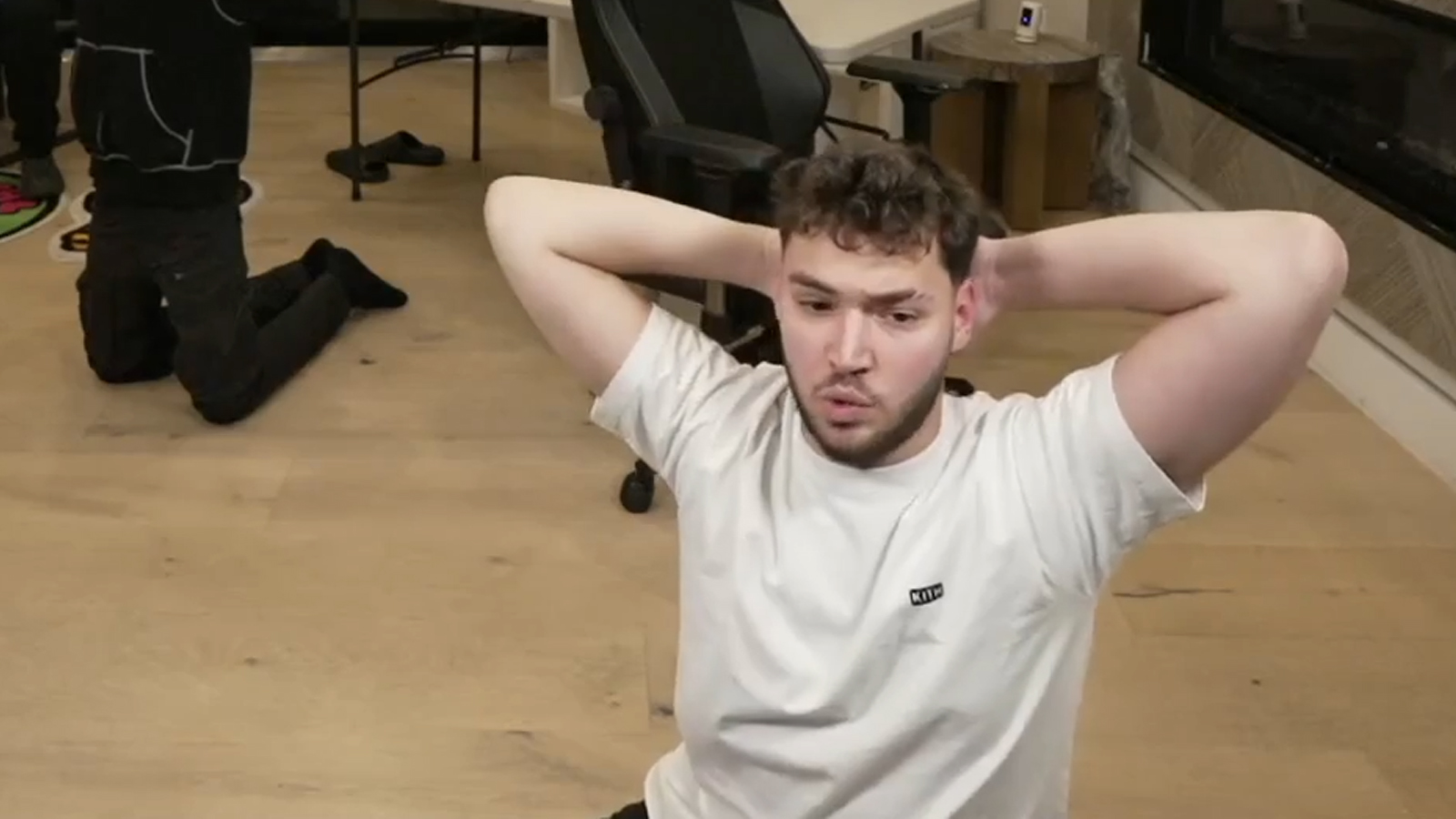 Adin Ross e stato brevemente sospeso da Twitch dopo che 7