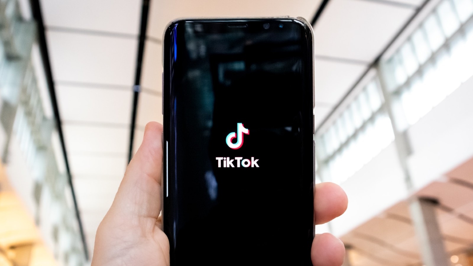 1674417543 936 TikTokPhone 11