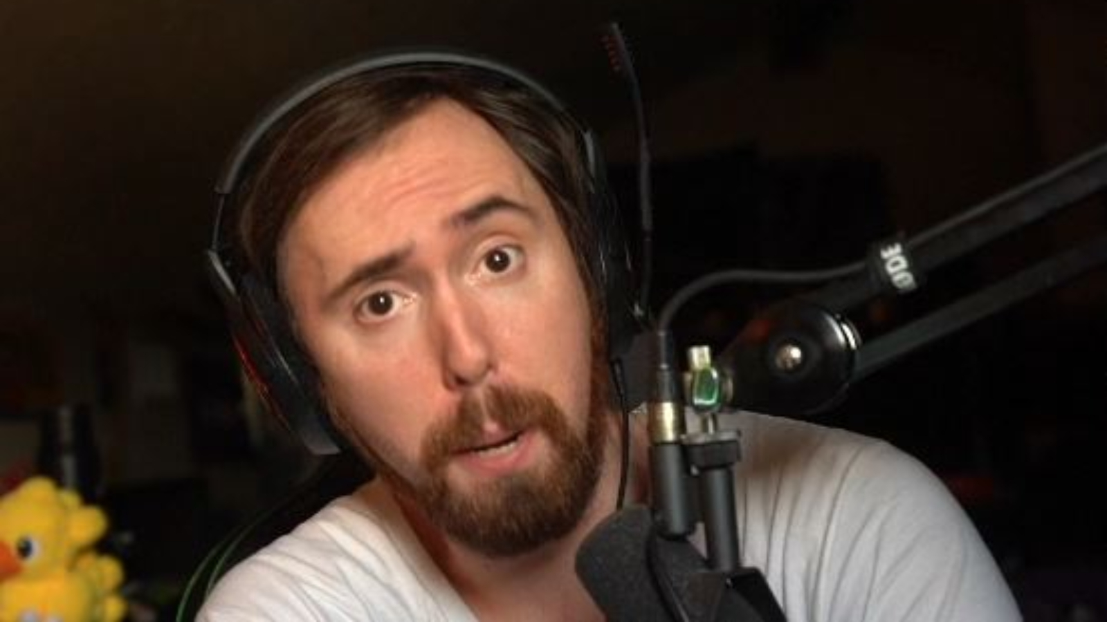 Asmongold afferma che gli streamer emergenti non otterranno visualizzazioni se 17