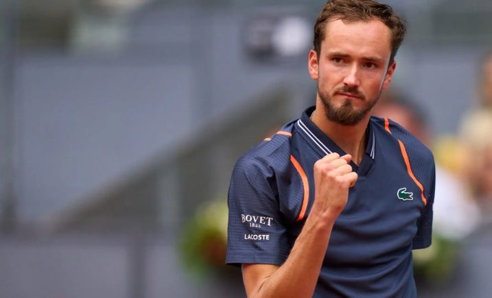 Medvedev domina Rune in una bella finale del Masters 1000 di Roma con una prestazione straordinaria.