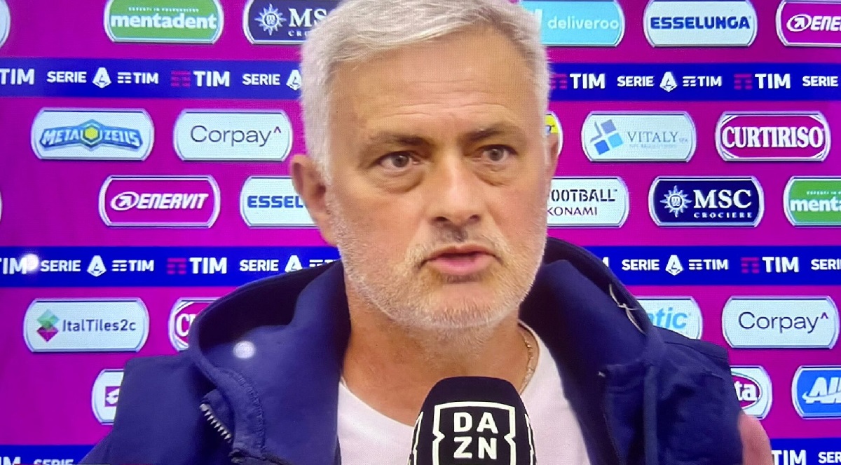 “Il gesto commovente del coach che sconvolge i social: non crederai mai cosa ha fatto per i suoi ragazzi!”